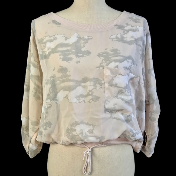 princess vera wang Tops - Princess Vera Wang Sheer Pale Pink Cloud Print Top